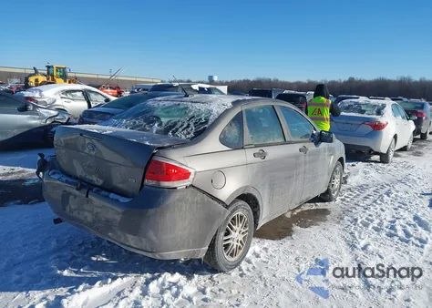 2009 Ford Focus Se z USA, uszkodzony, nr VIN 1FAHP35NX9W237115